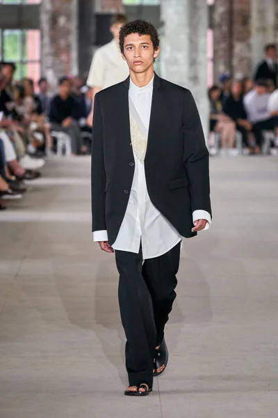 Look 4